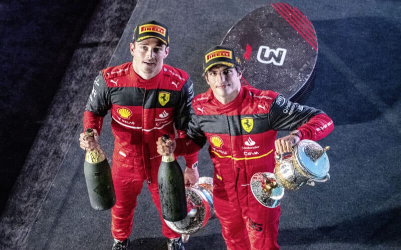 - Ferrari macht ein Spiel, um Charles Leclerc in Rot zu halten?