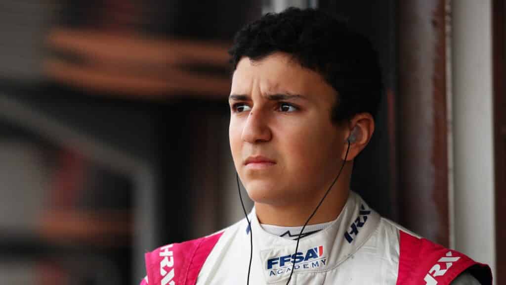 - Isack Hadjar nimmt die Herausforderung der Formel 2 mit Hitech GP und Red Bull an“