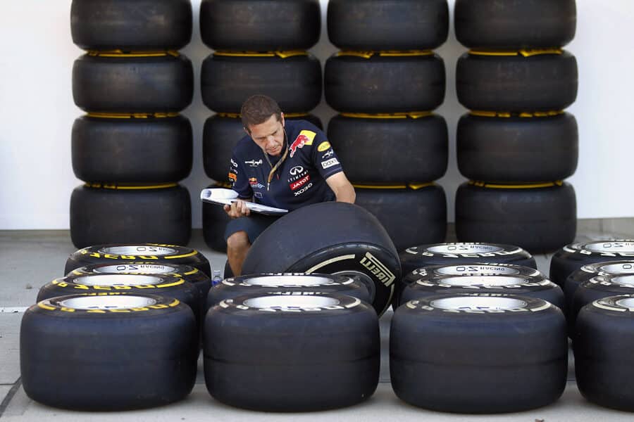 - Wie viel kosten F1-Reifen?