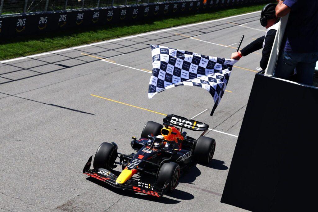 Zielflagge Im F1 Rennsport Das Ende Des Rennens Und Der Sieg Las zielflagge-im-f1-rennsport-das-ende-des-rennens-und-der-sieg-las