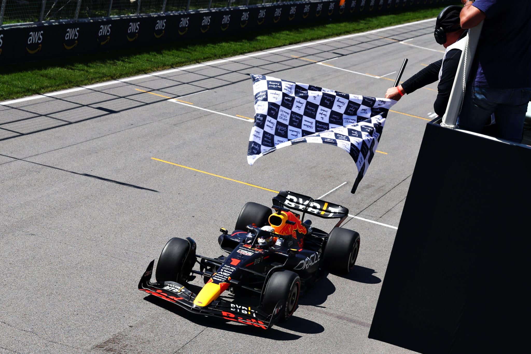 - Zielflagge im F1-Rennsport: Das Ende des Rennens und der Sieg
