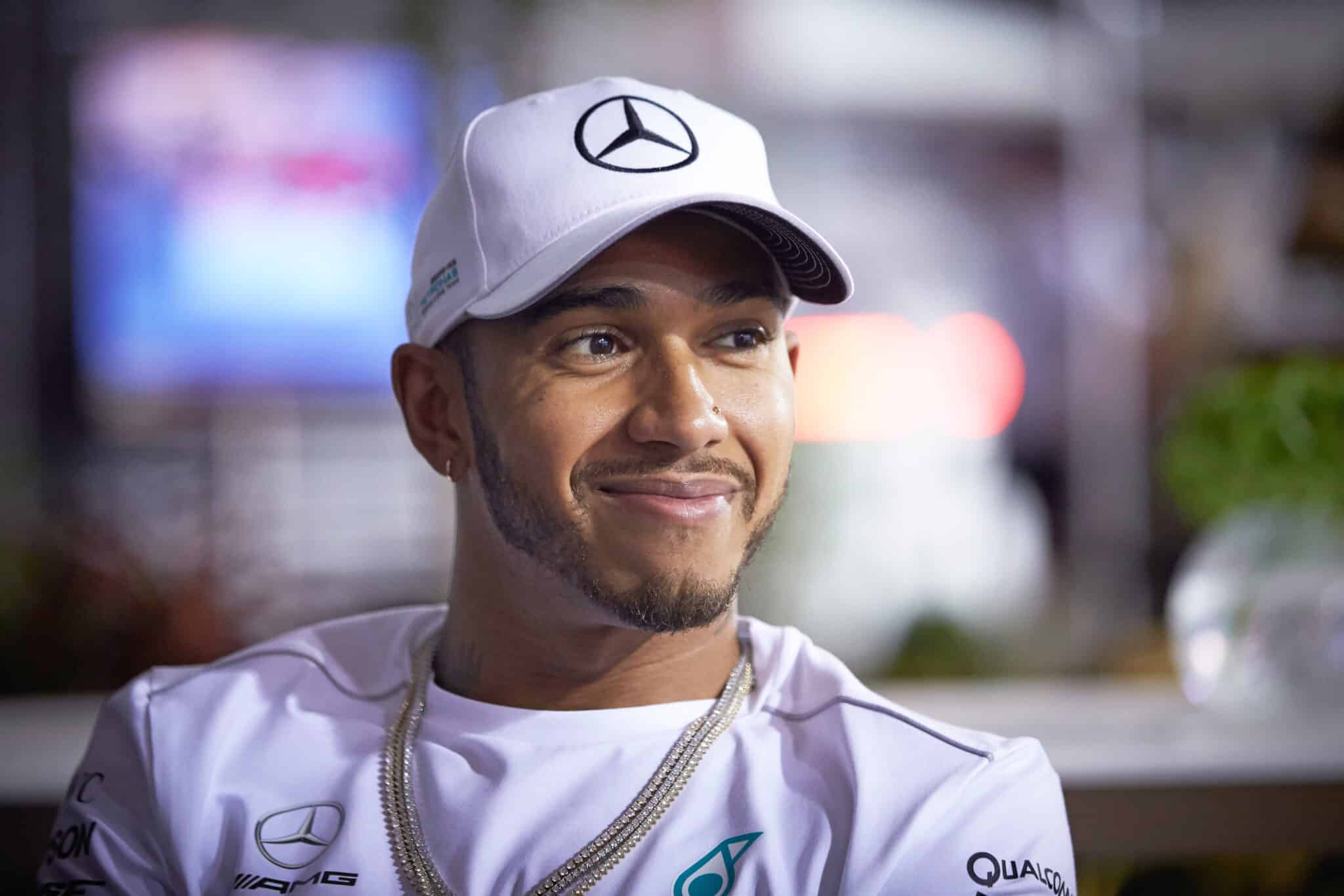 - Lewis Hamilton stellt sein neues Team beim F1 Miami Grand Prix vor, nachdem Angela Cullen ausgeschieden ist