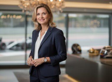 f1 academy managing director susie wolff receives a prestigious honor from cnbc, recognizing her outstanding leadership and contributions to motorsport.